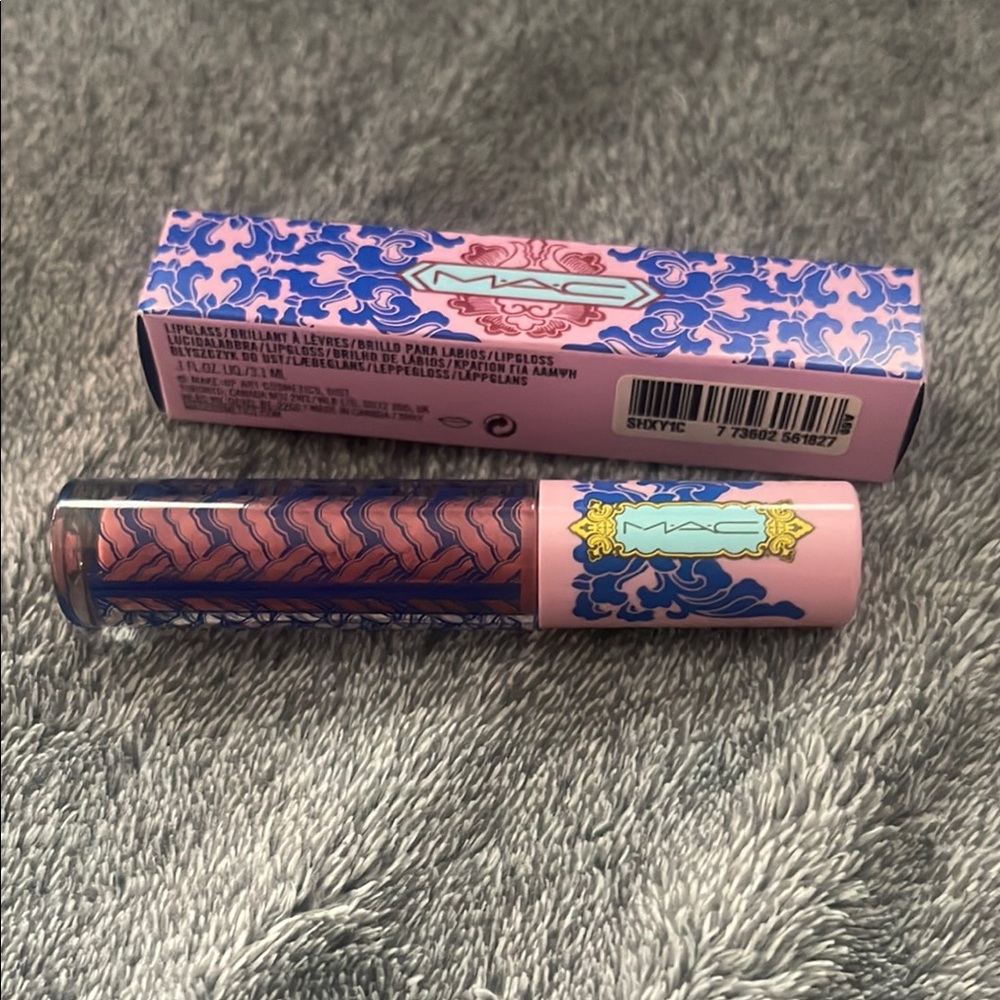 LIPGLASS LUNAR ILLUSIONS COLLECTION
MAGICALLY DELIGHTFUL
(SHIMMER CORAL)